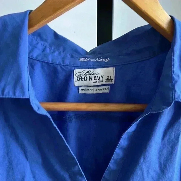 Old Navy vintage Buttondown - Picture 2 of 3